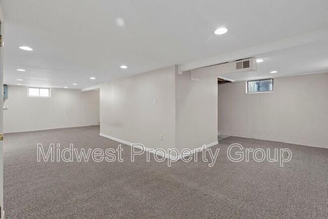 Building Photo - 845 Boone St