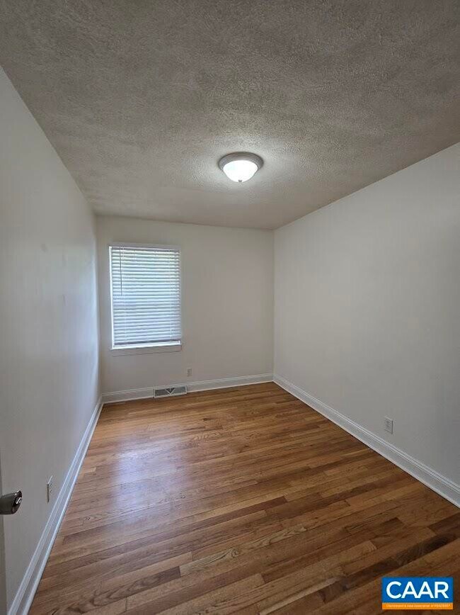 Building Photo - 117 Longwood Dr
