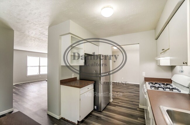 Building Photo - 1103 Searles Rd