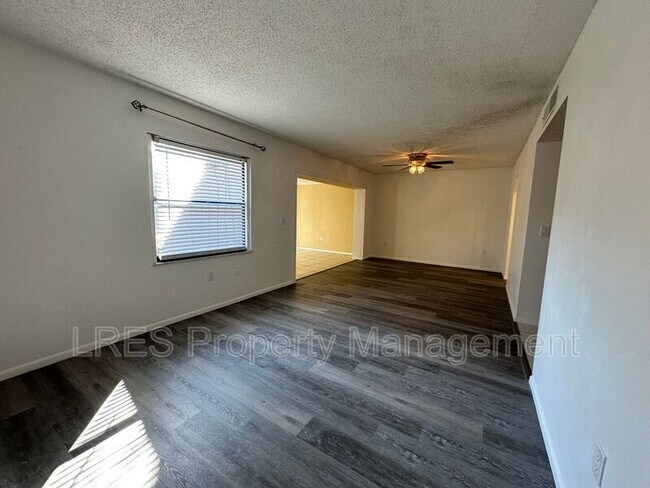 Building Photo - 106 Eastwind Ln