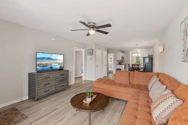 Building Photo - 214 Jeremy Ln