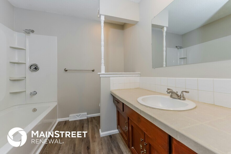 Building Photo - 4815 S Kendall Dr