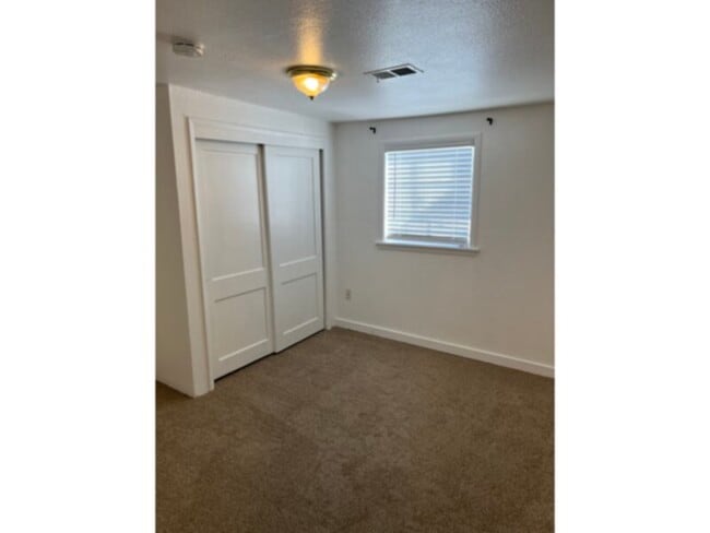 Building Photo - 1 Winona Ct