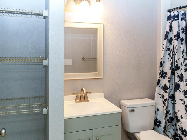 Building Photo - 133 W Park Ave