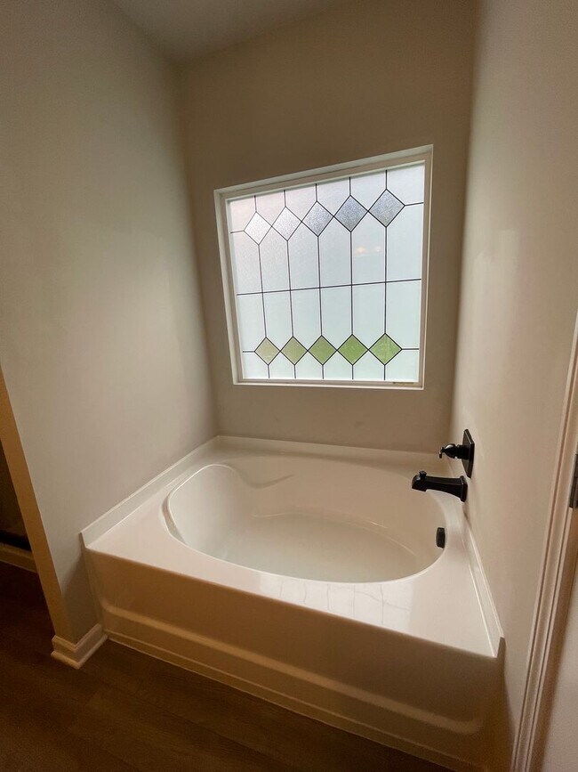 Building Photo - Beautiful Home in Gated Community with Pre...