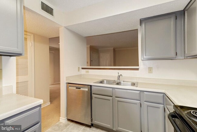 Building Photo - 1511 Lincoln Way
