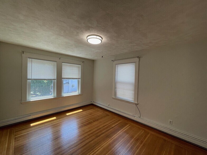 Building Photo - 206 W Emerson St