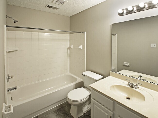 Building Photo - 5 Bedroom, 3 Bathrooms Near Berryhill And ...