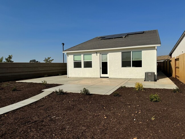 Building Photo - New solar home in 55+ gated community at H...