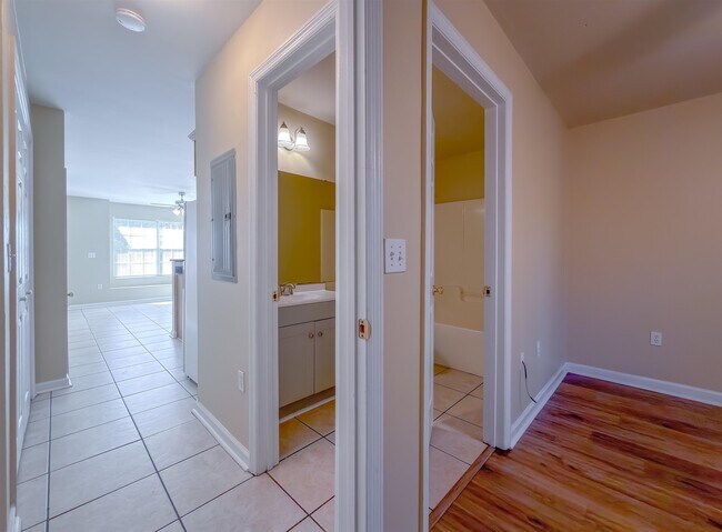 Building Photo - 1558 Devoe St