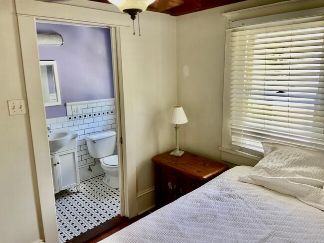 Building Photo - 16 Estey St