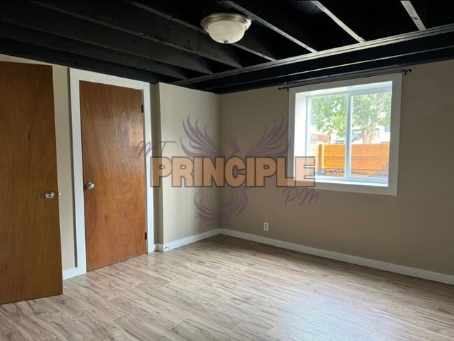 Building Photo - Updated 3 Bedroom House in a Family Friendly Neighborhood