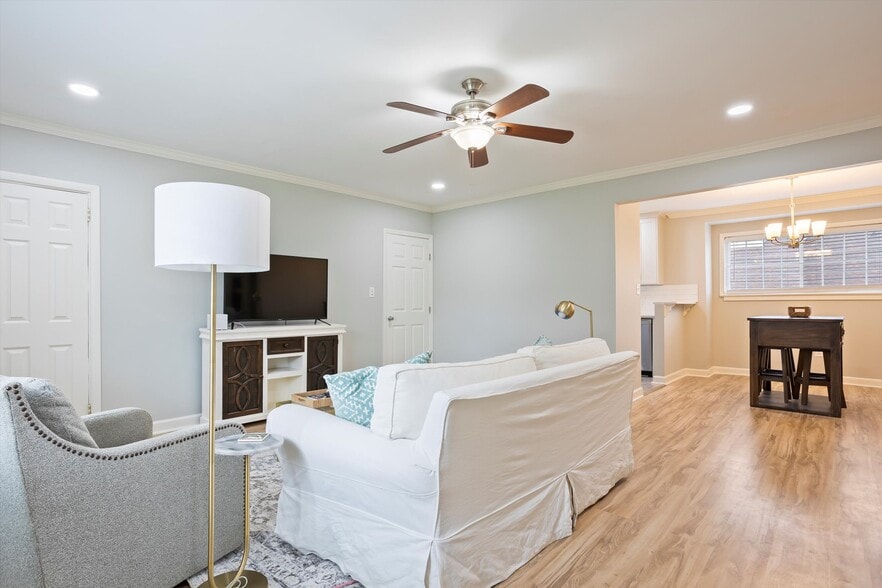 Building Photo - 2846 Walton Way