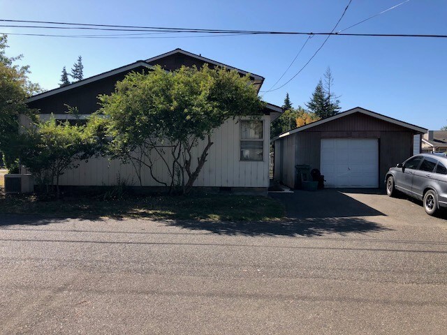 Building Photo - 1510 Thompson Rd