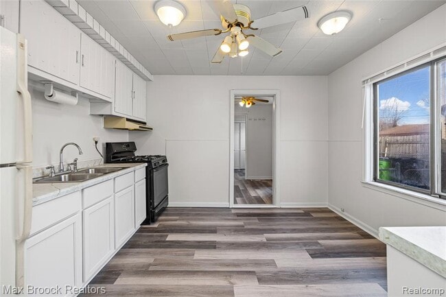 Building Photo - 19217 Birmingham St