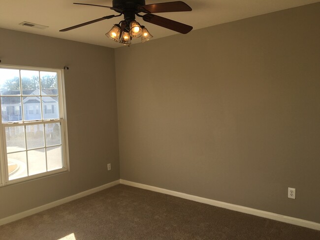 Building Photo - North Raleigh Location! End-Unit Townhouse...