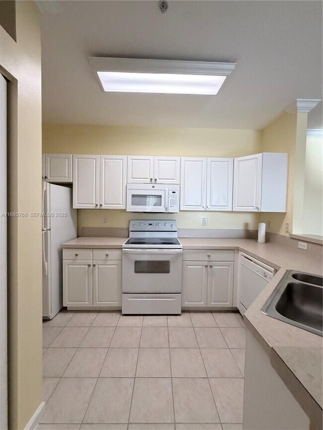 Building Photo - 4602 SW 160th Ave