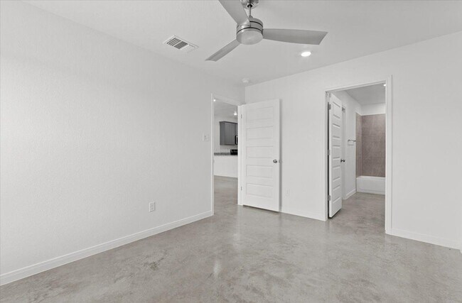 Building Photo - 911 Sevenleaf Ln