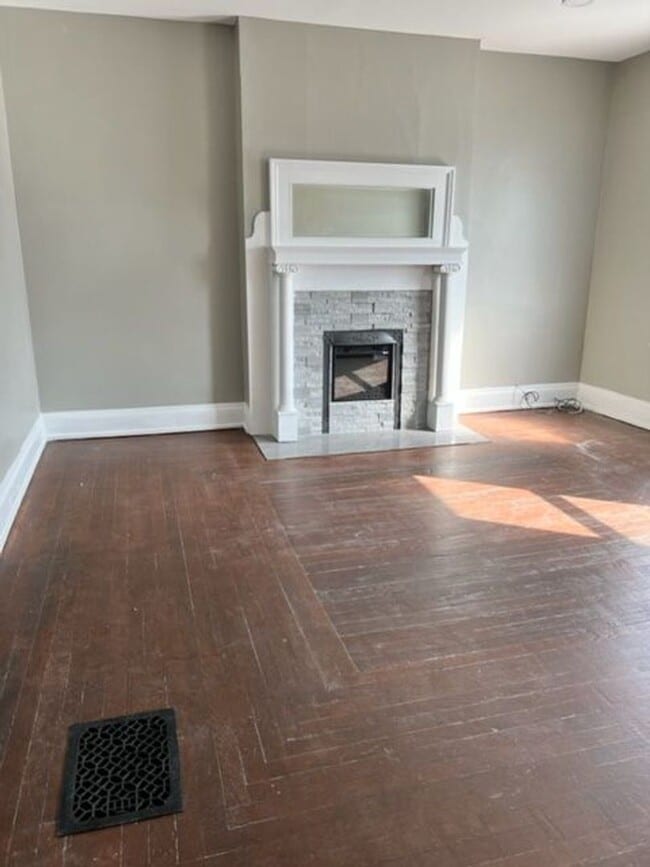 Building Photo - 1326 Chapel St