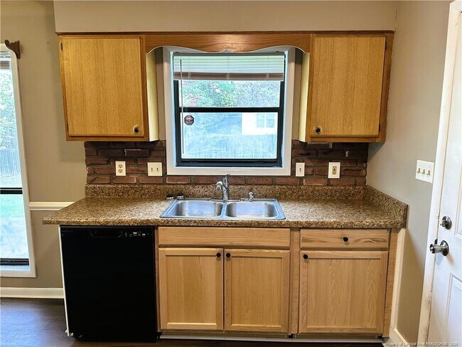 Building Photo - 1542 Londonderry Pl