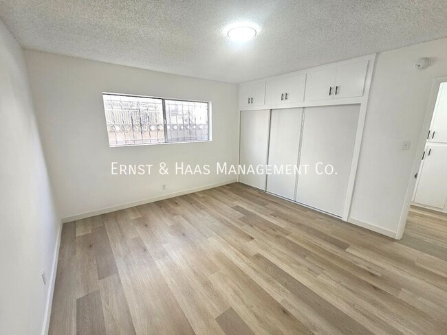 Building Photo - Renovated Spacious 2 Bedroom 1 Bathroom Ap...