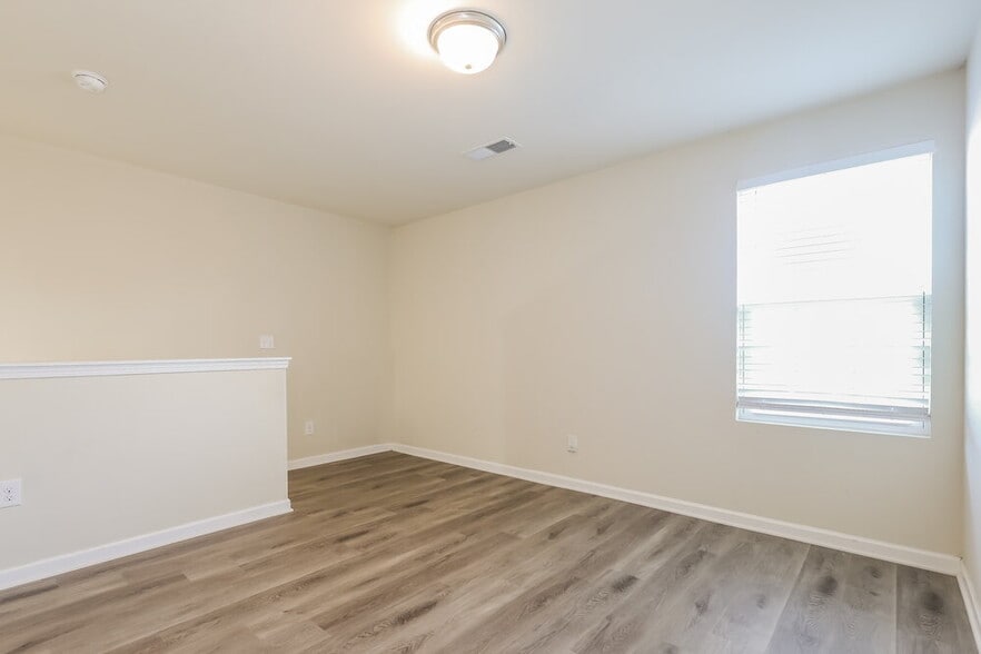 Building Photo - 12026 Quail Dr