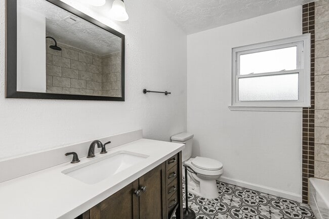 Building Photo - 7923 Dawnridge Dr