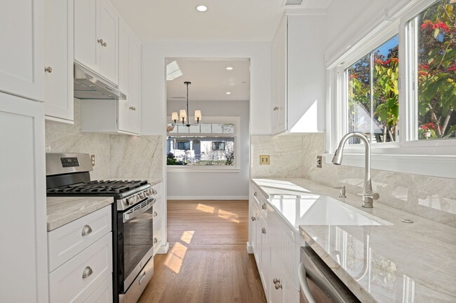 Building Photo - 135 N Alisos St