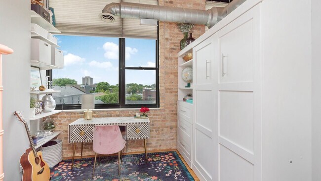 Building Photo - 1259 N Wood St