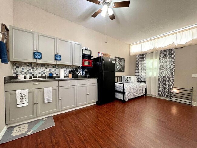 Building Photo - 1324 Catalpa Ln