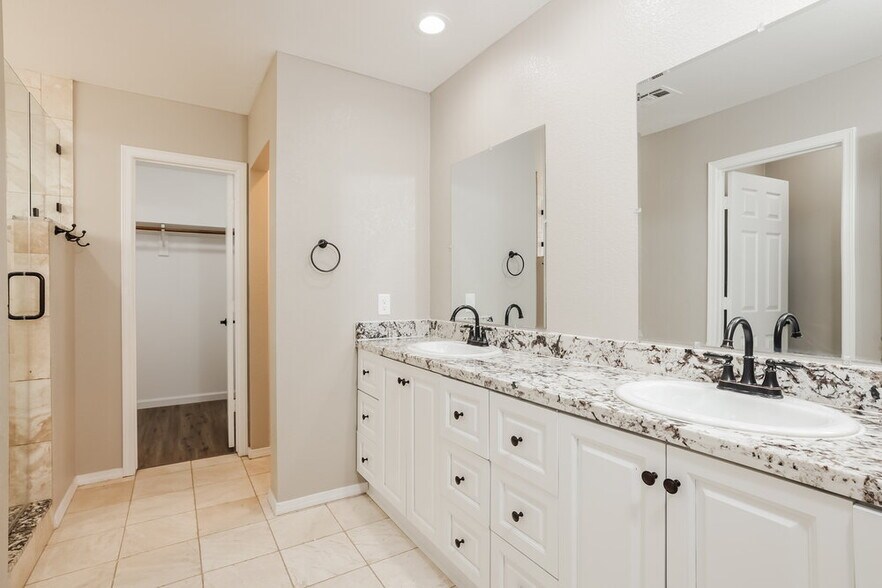 Building Photo - 4218 W Creedance Blvd