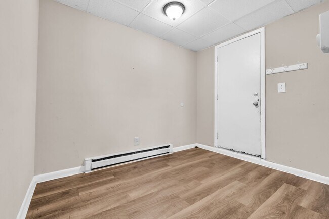 Building Photo - 439 Walnut St