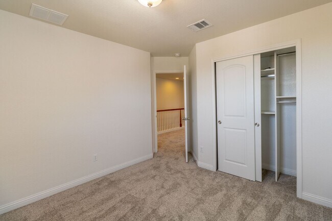 Building Photo - Gorgeous 3 bed / 2.5 bath just North of The Domain!