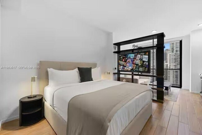 Building Photo - 398 NE 5th St