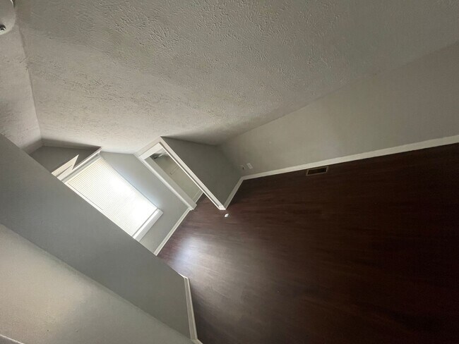 Building Photo - 4bd 2bth apartment