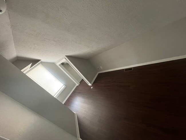 Building Photo - $750 a month - 4 bed, 2 bath apartment - the price is for whole unit, not per bedroom