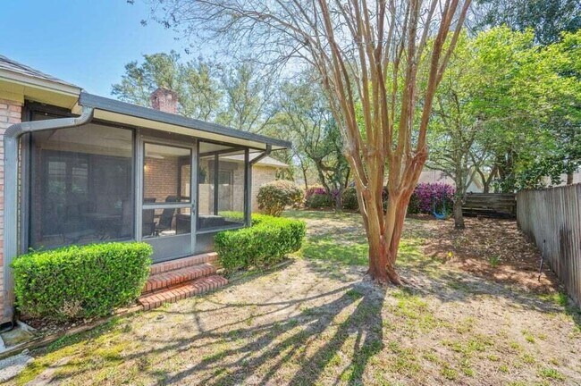 Building Photo - 512 Samana Way
