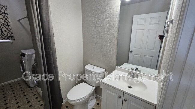 Building Photo - 325 W 116th Ave
