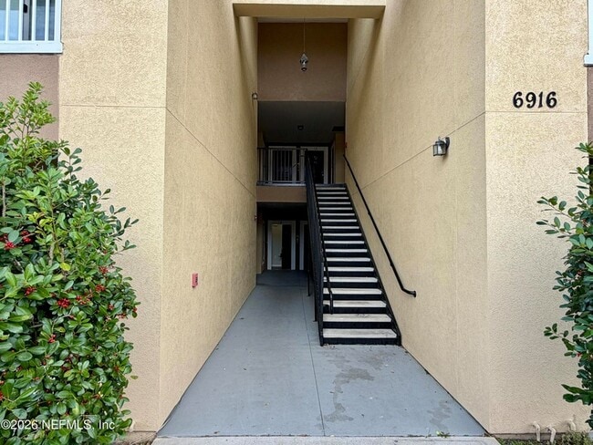 Building Photo - 6916 Ortega Woods Dr