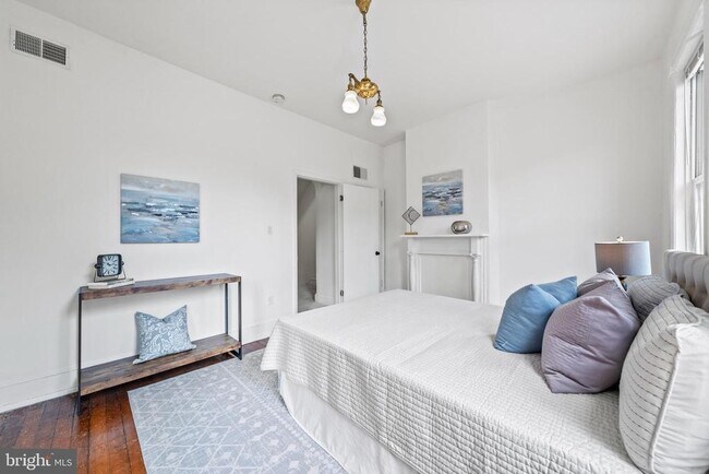 Building Photo - 1306 Euclid St NW