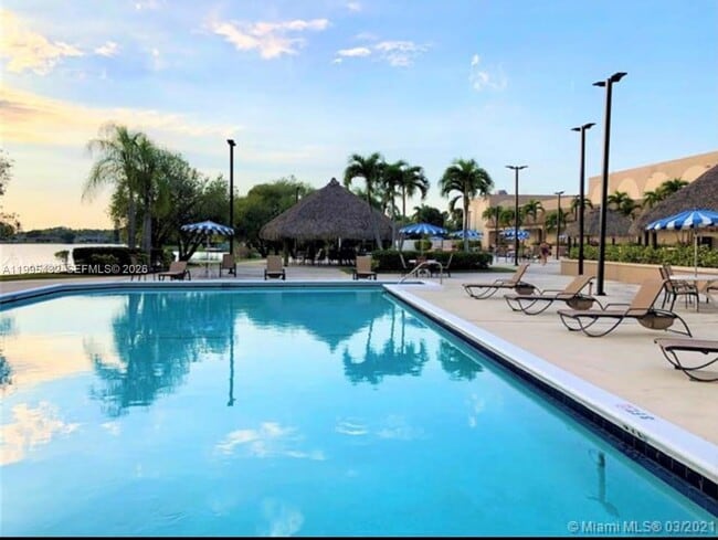 Building Photo - 16300 Golf Club Rd