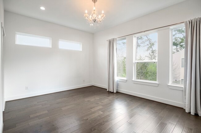 Building Photo - 594 Janisch Rd