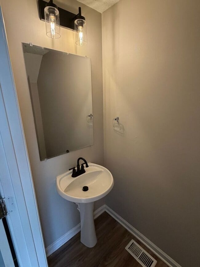 Building Photo - Red-Hot Summer Sale!!! Renovated 2-bedroom townhome in Kannapolis