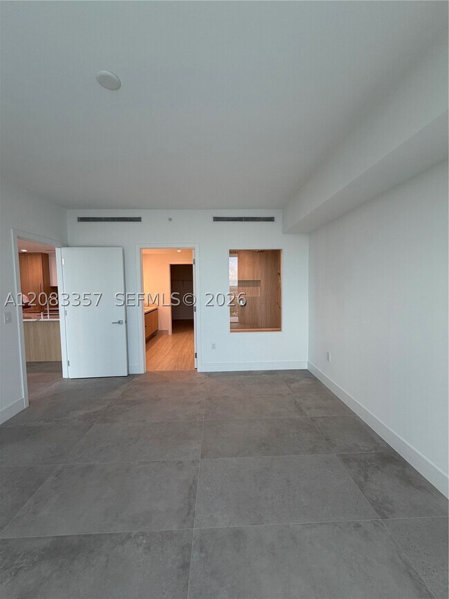Building Photo - 2411 Laguna Cir