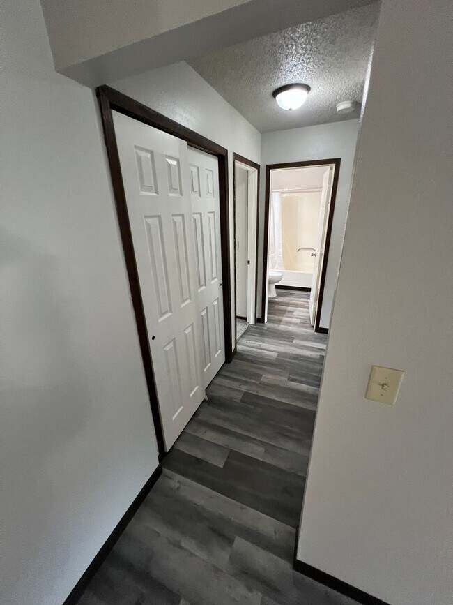 Building Photo - 3 bedroom apartment-NW Ames close to Sawyer Elementary-no pet fees