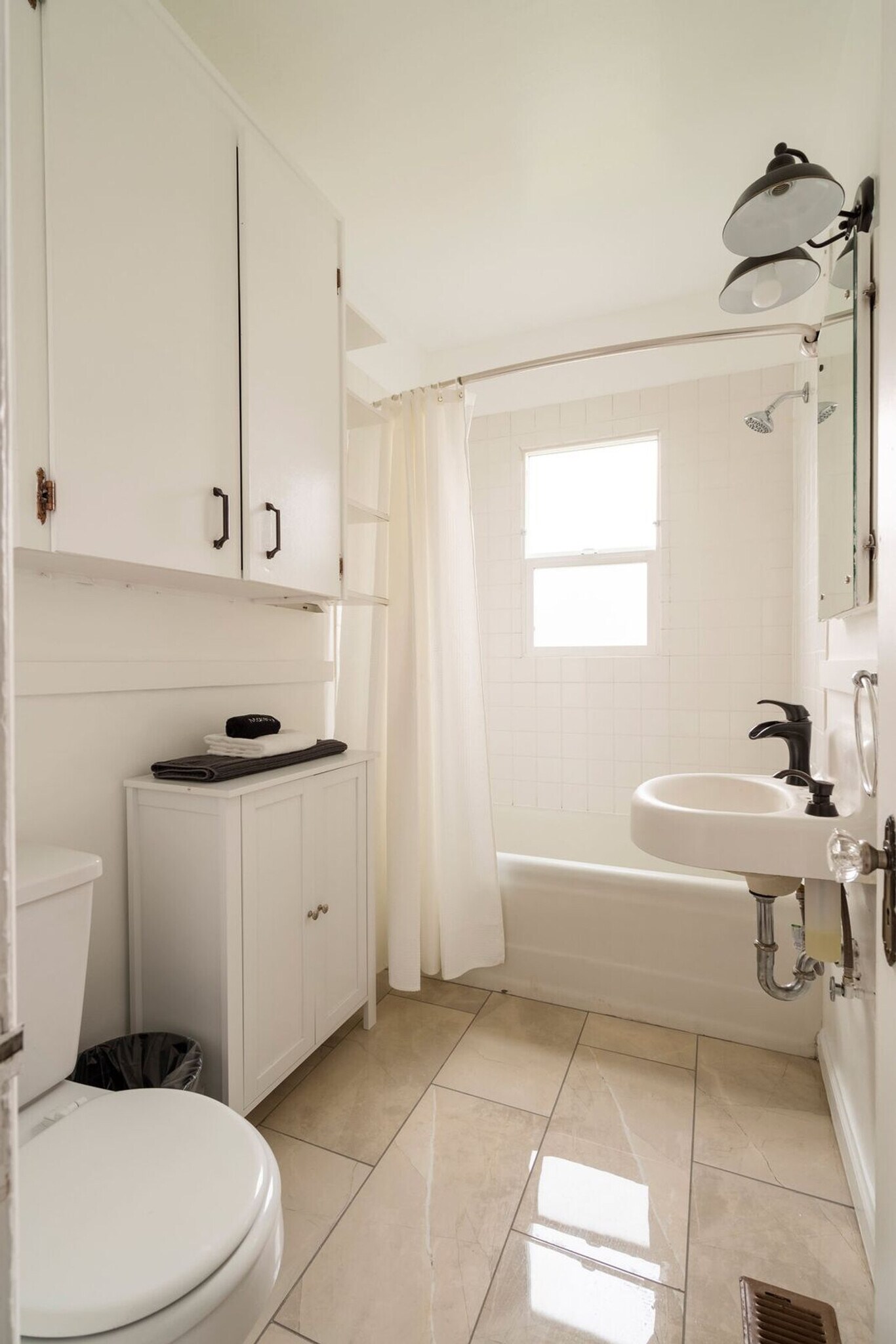 Building Photo - 825 SE 49th Ave