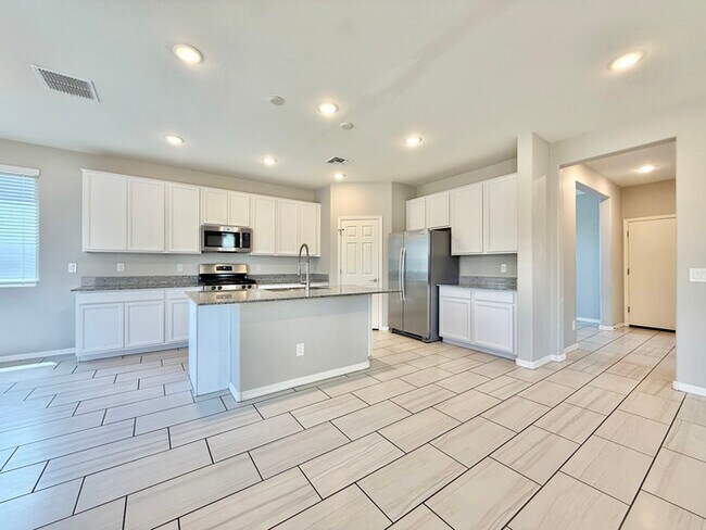 Building Photo - Spectacular 4-Bedroom, 2.5 Bathroom Home in Glendale!!