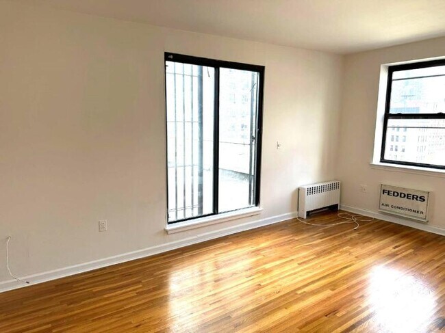 Building Photo - 2 bedroom in New York NY 10019