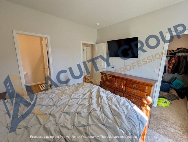 Building Photo - 501 Redwood St N