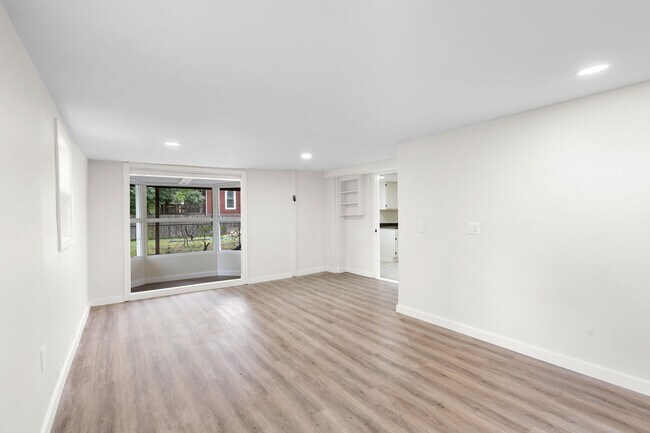 Building Photo - 1036 Seymour Ave